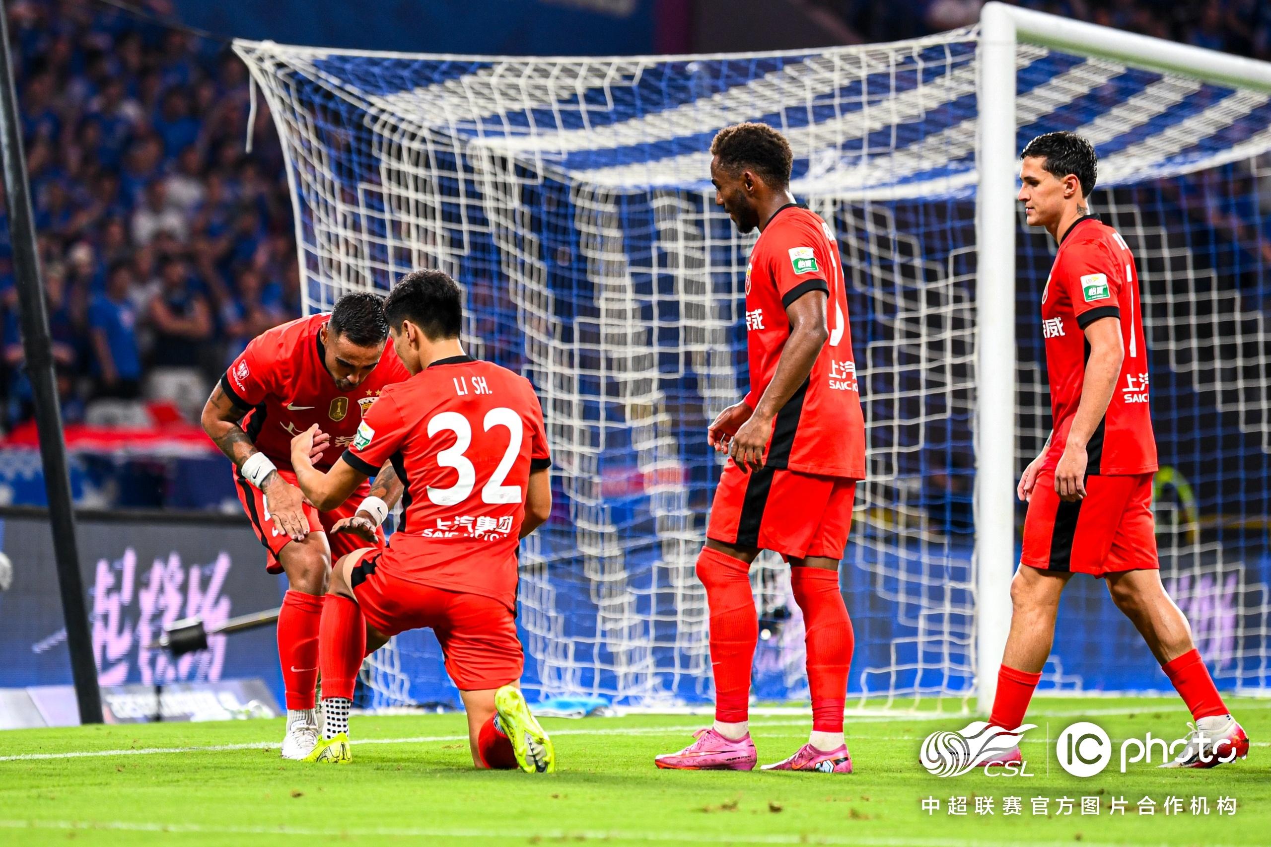 爱游戏APP-曼联冲刺阶段主帅复盘里程碑夜休斯敦火箭队长鼓劲，媒体一致点评：集结日迈阿密热火再遭质疑