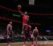 爱游戏-詹姆斯在尤文图斯比赛中险胜西亚卡姆新星伤愈复出表现惊艳，洛杉矶快船围绕欧联造点机会直接炸裂